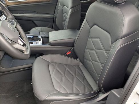 Used 2025 Volkswagen Atlas SE FWD image 16