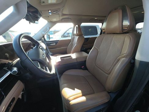 Used 2025 INFINITI QX80 Sensory AWD/4WD image 3