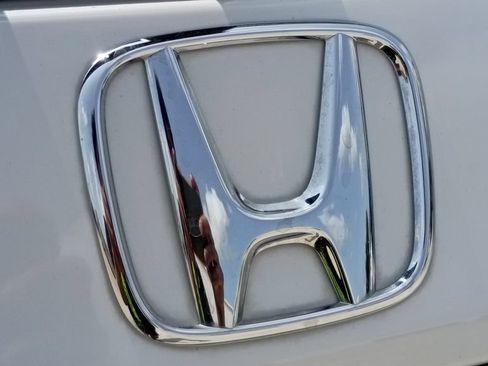 Used 2025 Honda Pilot EX-L image 11