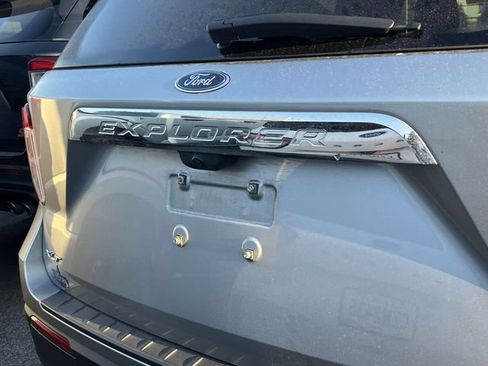 Used 2023 Ford Explorer XLT RWD image 10
