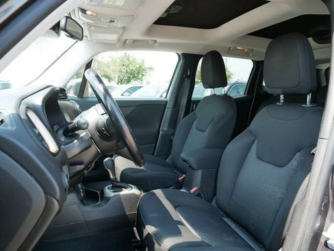 Used 2017 Jeep Renegade Latitude w/ Popular Equipment Group AWD/4WD image 15