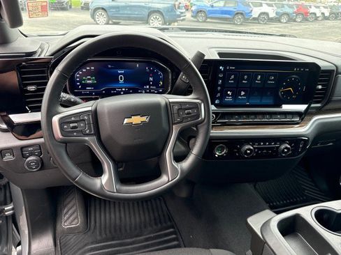 Used 2023 Chevrolet Silverado 1500 LT AWD/4WD image 18