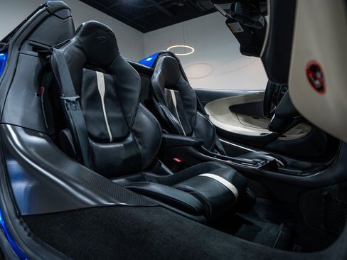 Used 2018 McLaren 570S Spider image 32