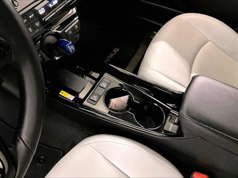 Used 2020 Toyota Prius XLE w/ Carpet Mat Package AWD/4WD image 16