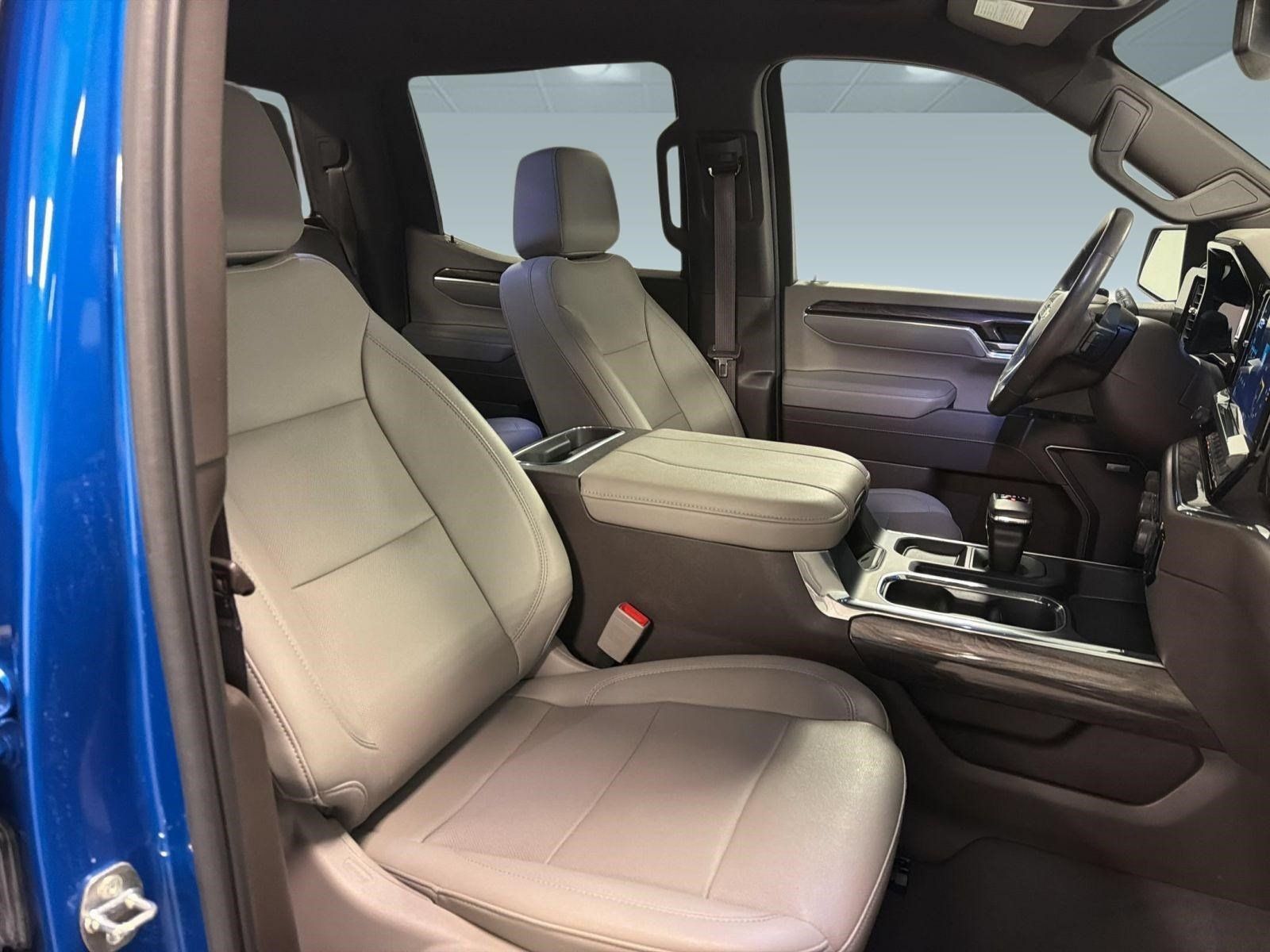 Used 2023 Chevrolet Silverado 1500 LTZ AWD/4WD image 25