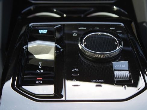 Used 2024 BMW i5 eDrive40i w/ Premium Package image 8