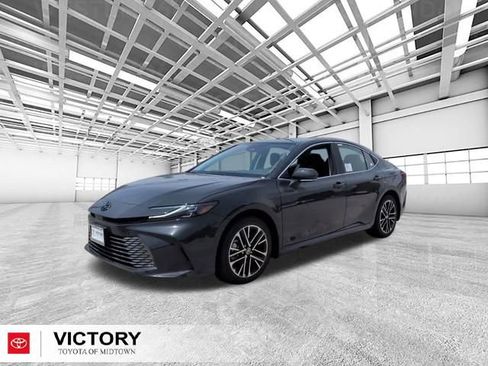 Used 2026 Toyota Camry XLE AWD/4WD image 8