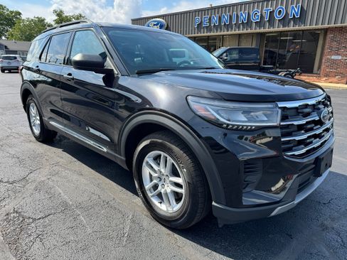 Used 2025 Ford Explorer Active RWD image 9