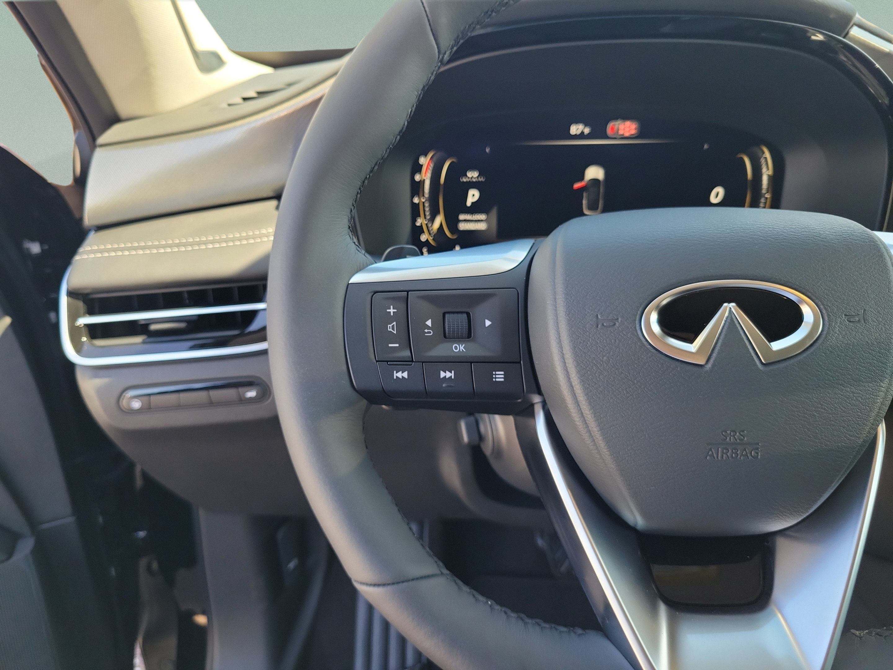 New 2027 INFINITI QX60 Luxe w/ Family Package FWD image 12