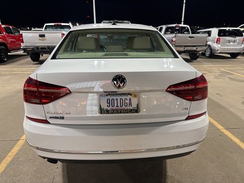 Used 2017 Volkswagen Passat 1.8T SE w/ SE Lighting Package image 8