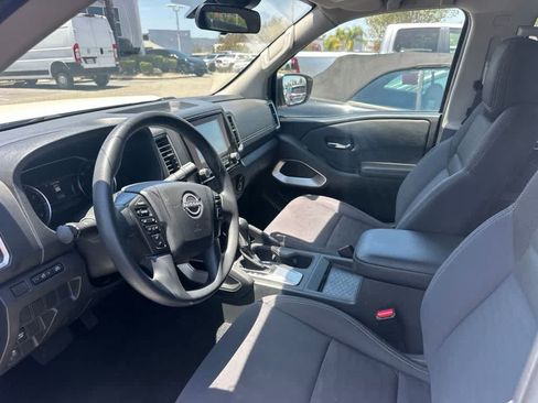 Used 2023 Nissan Frontier SV RWD image 6