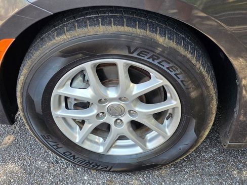 Used 2020 Chrysler Pacifica Touring-L FWD image 34