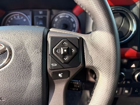 Used 2017 Toyota Tacoma TRD Off-Road image 26