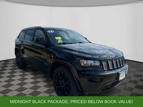 Used 2019 Jeep Grand Cherokee Altitude AWD/4WD image 7