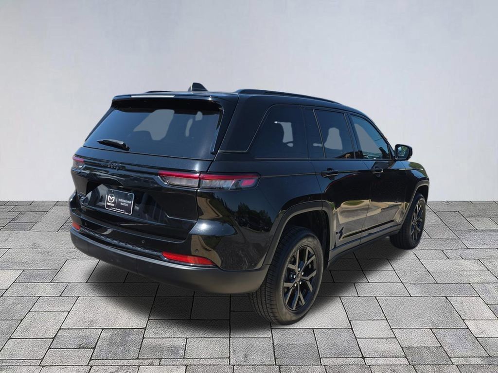 Used 2024 Jeep Grand Cherokee Altitude RWD image 7