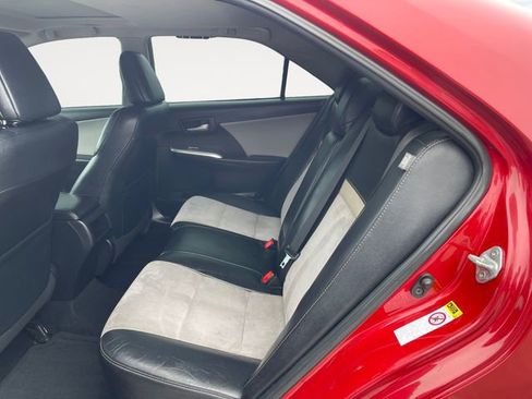 Used 2012 Toyota Camry SE w/ Leather Pkg FWD image 13