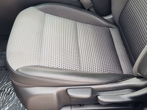 Certified 2025 Chevrolet Trax LT FWD image 24