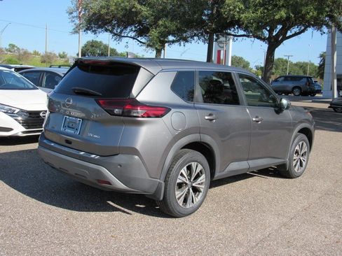 Used 2022 Nissan Rogue SV image 4