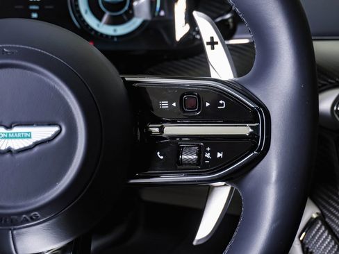 Used 2025 Aston Martin Vanquish image 26