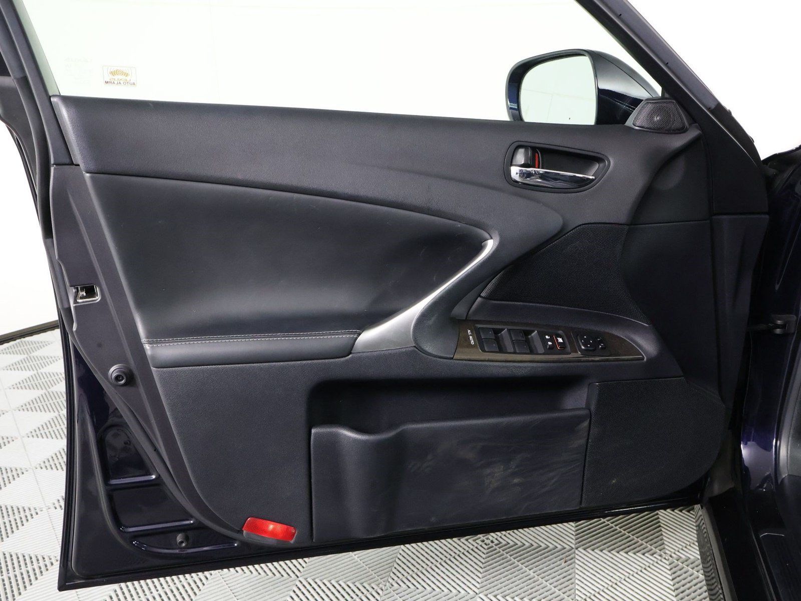 Used 2009 Lexus IS 250 w/ Premium Pkg RWD image 17