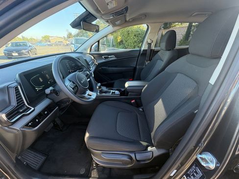 Used 2025 Kia Sportage LX image 25
