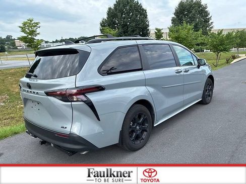 Certified 2025 Toyota Sienna XLE Woodland Edition AWD/4WD image 9