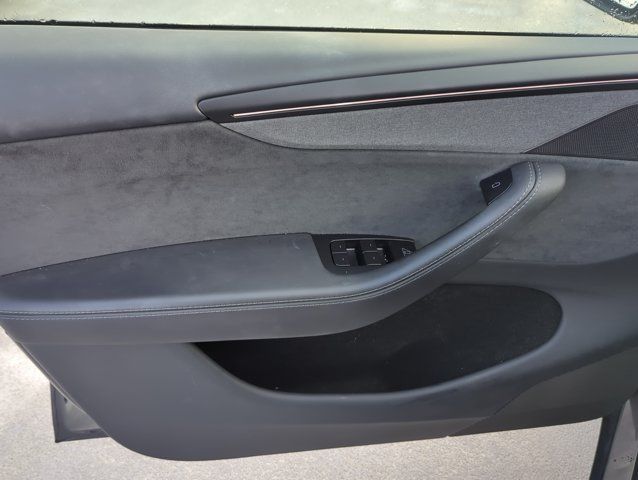 Used 2026 Tesla Model Y 2WD image 11