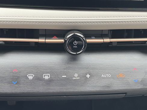 Certified 2023 Nissan Ariya FWD image 14