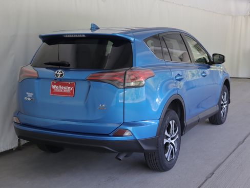 Used 2018 Toyota RAV4 LE w/ All Weather Liner Package AWD/4WD image 6