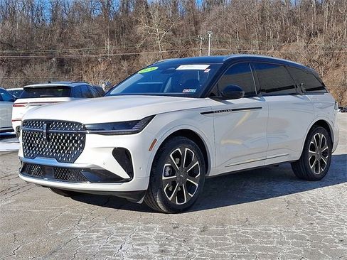 Certified 2024 Lincoln Nautilus Reserve image 3