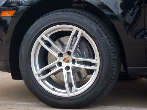 Used 2019 Porsche Macan AWD/4WD image 25