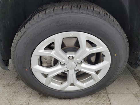 Used 2024 Jeep Compass Latitude image 31