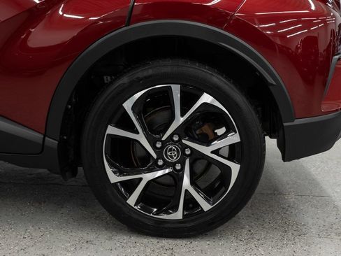Used 2019 Toyota C-HR Limited FWD image 31
