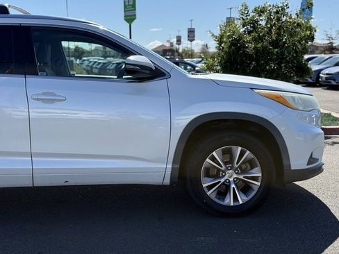 Used 2015 Toyota Highlander XLE image 11
