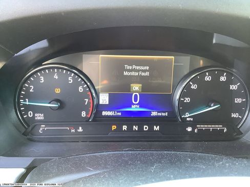 Used 2020 Ford Explorer XLT w/ Equipment Group 202A image 8