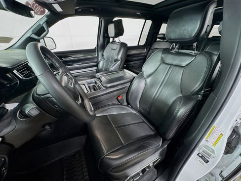 Used 2022 Jeep Wagoneer Series III w/ Premium Group I image 16