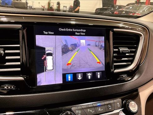 Used 2018 Chrysler Pacifica Touring-L Plus w/ Advanced Safetytec Group FWD image 22