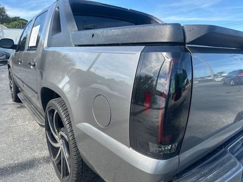 Used 2012 Chevrolet Avalanche LTZ image 24