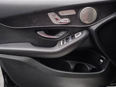 Used 2021 Mercedes-Benz GLC 300 4MATIC image 35