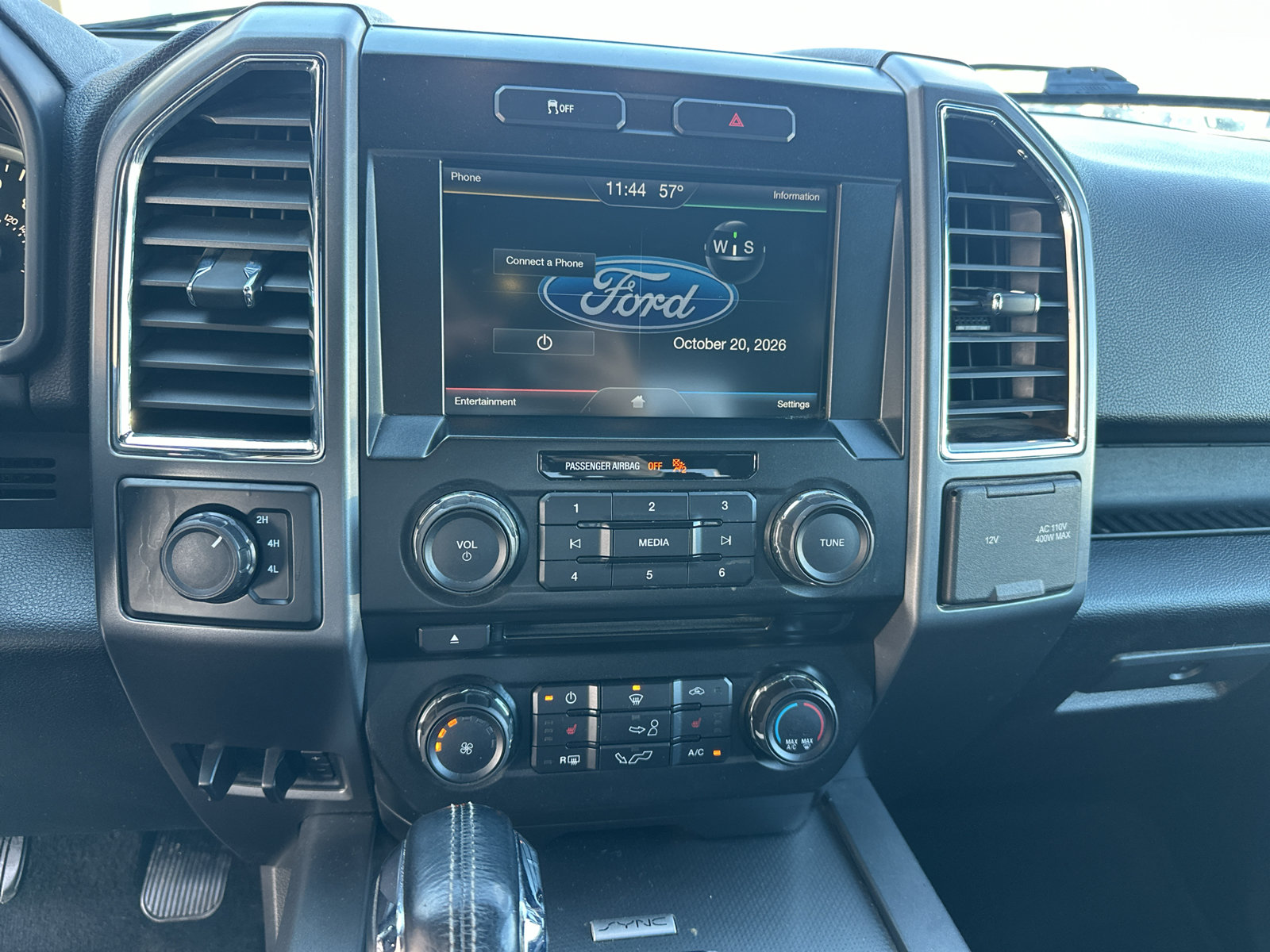 Used 2015 Ford F150 XLT w/ Equipment Group 302A Luxury AWD/4WD image 4