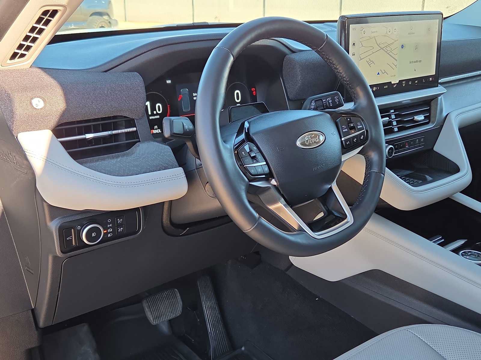 Used 2025 Ford Explorer Platinum w/ Ultimate Package AWD/4WD image 8