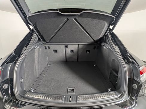 New 2026 Porsche Macan image 17