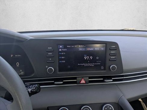 Used 2022 Hyundai Elantra SE FWD image 12