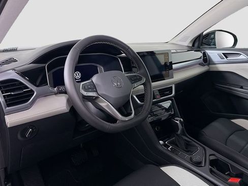 New 2026 Volkswagen Taos SEL AWD/4WD image 9