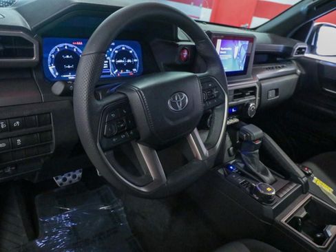Used 2025 Toyota Tacoma TRD Sport AWD/4WD image 11