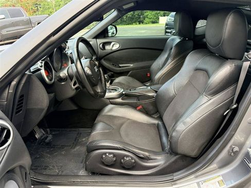 Used 2015 Nissan 370Z Touring RWD image 16