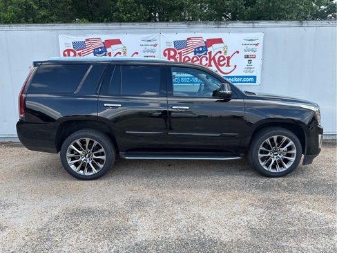 Used 2020 Cadillac Escalade Luxury w/ Escalade Sport Edition AWD/4WD image 2