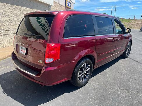 Used 2017 Dodge Grand Caravan SXT FWD image 8