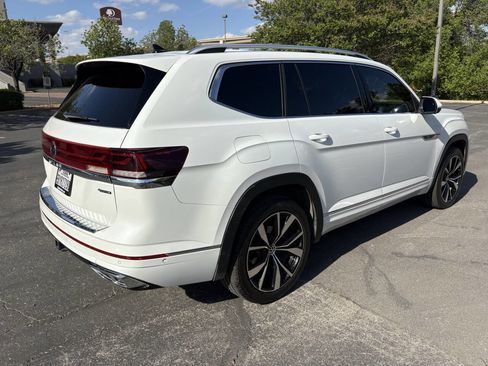Used 2024 Volkswagen Atlas SEL Premium R-Line image 3