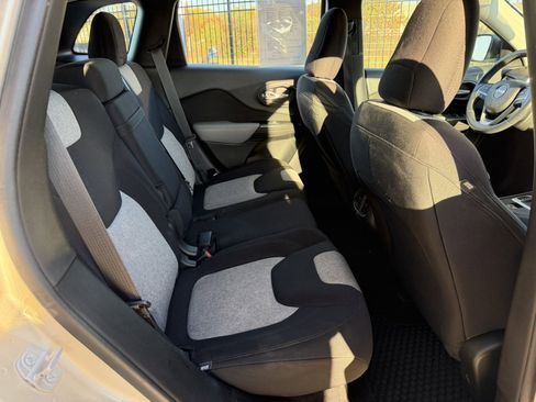 Used 2014 Jeep Cherokee Sport w/ Cold Weather Group image 13